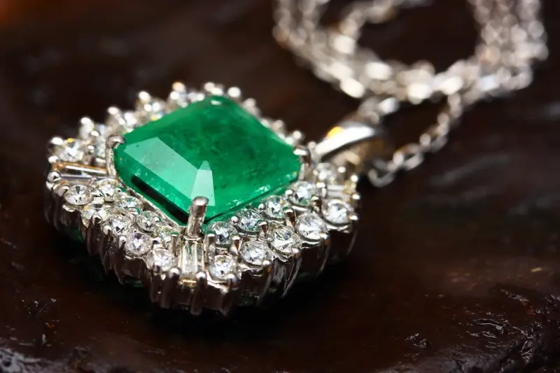 smuggling jewelry