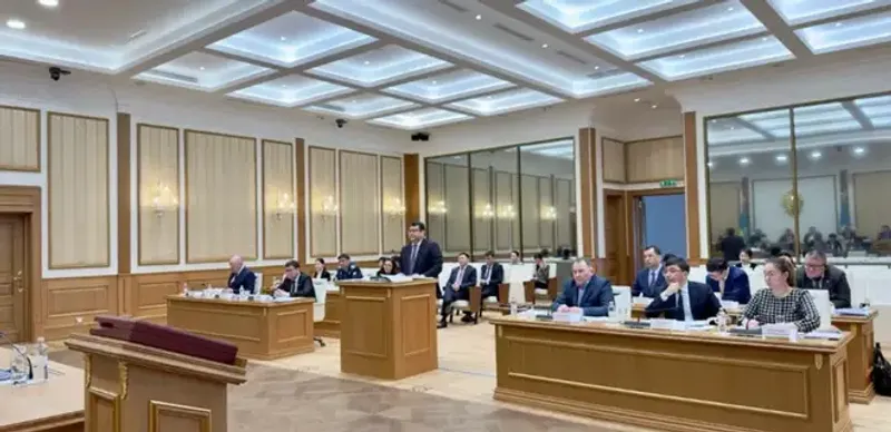 Конституционный суд приступил к рассмотрению дела о проверке конституционности положений закона «О госслужбе»
