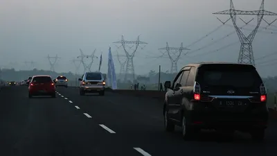 автомобили на дороге