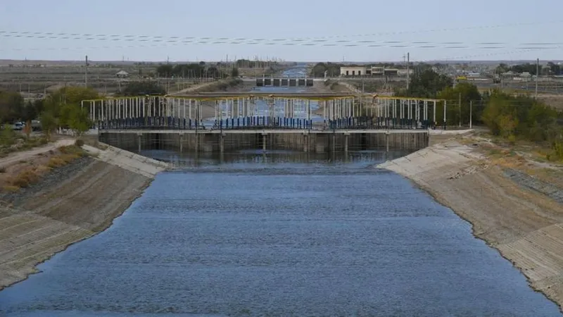водохранилище, паводки, вода, сброс воды