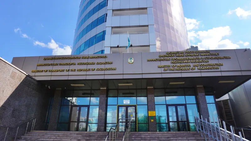 Министерство транспорта РК, МТ РК, Министерство промышленности и строительства РК, МПС РК