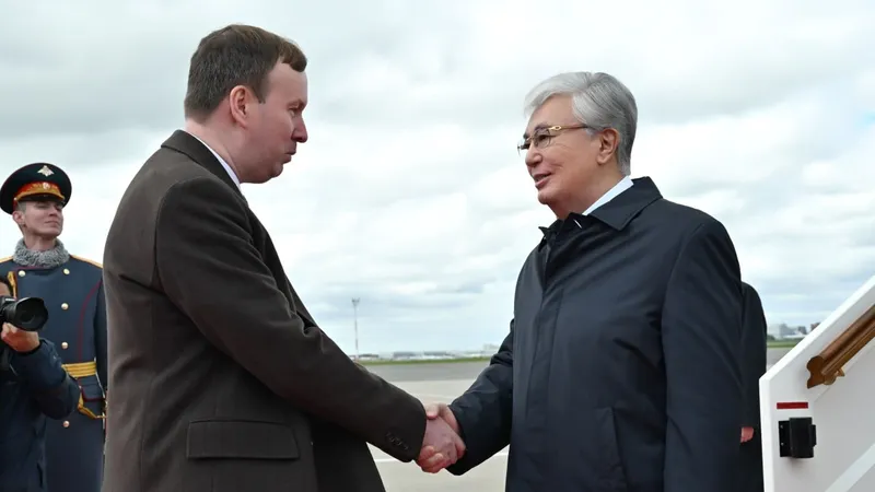 президент Казахстана прибыл в Москву