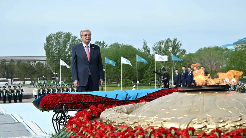 президента Казахстана у монумента &quot;Отан Ана&quot;