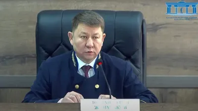 судья Ержан Жанузаков на судебном заседании по делу об убийстве Шерзата Полата