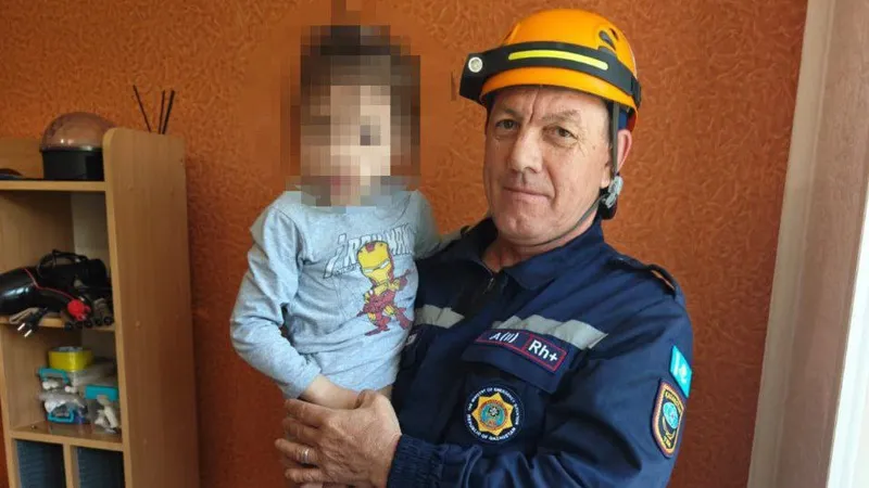 Спасатели, МЧС РК, спасение ребенка, Павлодар