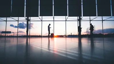 Эмигрант, эмигранты, эмиграция, мигрант, мигранты, миграция, иммигранты, иммигрант, иммиграция, приезжий, приезжие, переезд, аэропорт, люди в аэропорту, путешествие, репатриация, репатрианты, репатриант, кандас, кандасы