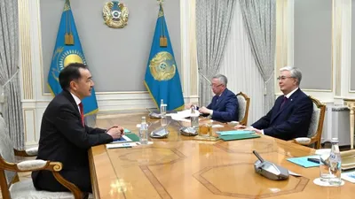 президент Казахстана Касым-Жомарт Токаев, председатель Коллегии ЕЭК Бакытжан Сагинтаев