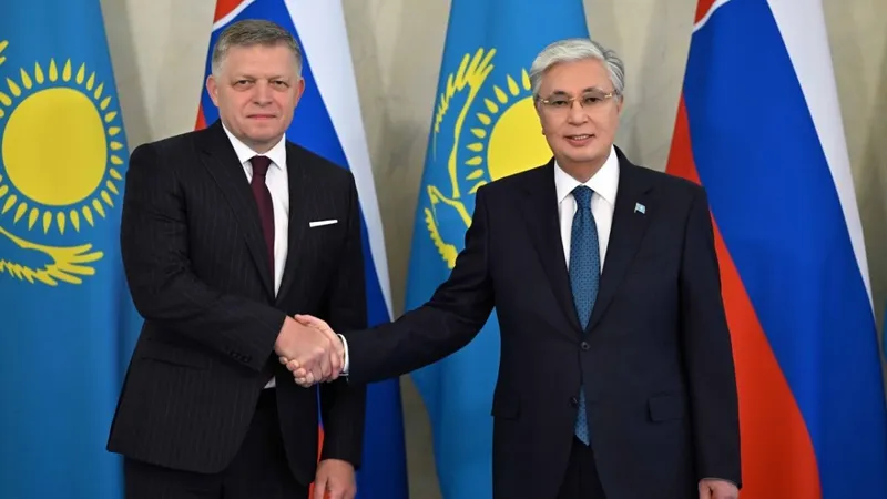 президент Казахстана Касым-Жомарт Токаев и премьер-министр Словакии Роберт Фицо