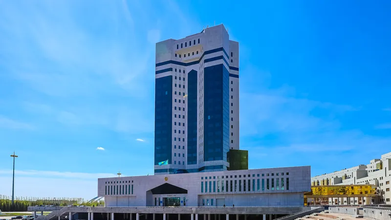 Аппарат Правительства РК, Правительство РК, здание Правительства РК