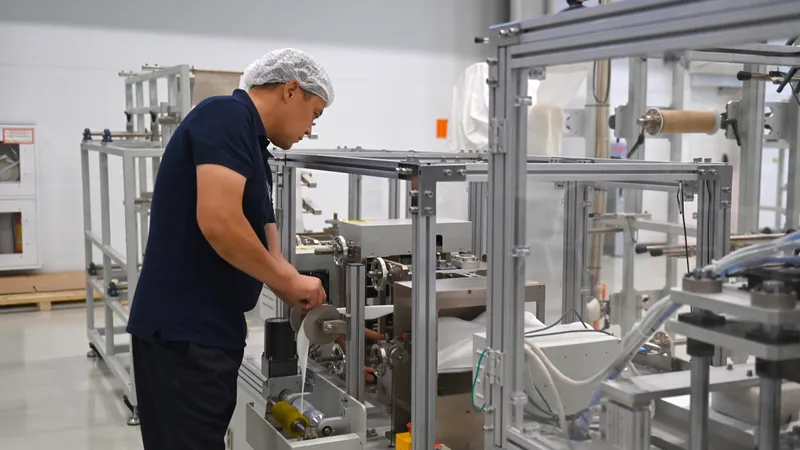 Завод, производство, люди на производстве, рабочий, рабочие, цех