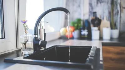 Вода, кран с водой