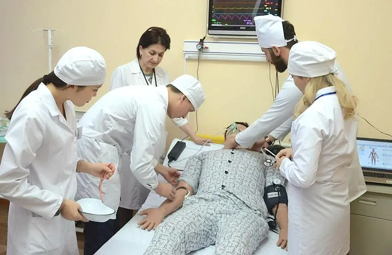 студенты, медики, образование