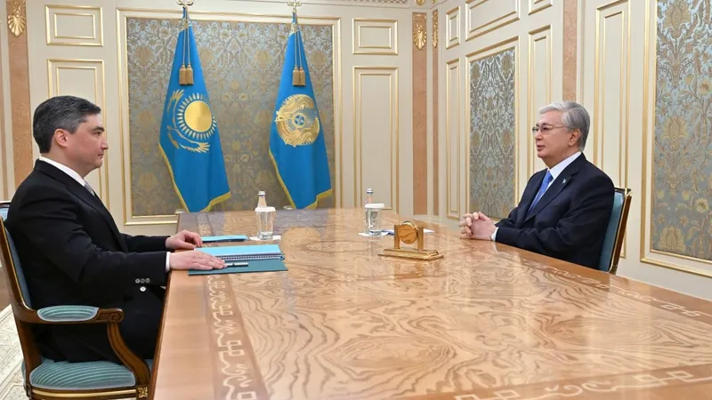 президент Казахстана Касым-Жомарт Токаев, премьер-министр РК Олжас Бектенов