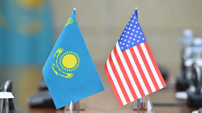 Флаги США и РК