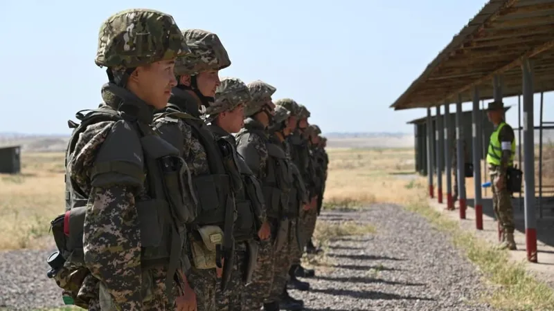 Военная служба, военнослужащие, военнослужащий, военные, военный, армия, солдаты, вооруженные силы, военные учения