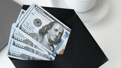 Доллары, деньги, коррупция, взятка, взятки, деньги в конверте, конверт с деньгами, коррумпированность, коррупционер, коррупционные схемы, взяточничество