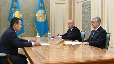 президент Казахстана Касым-Жомарт Токаев, глава Высшей аудиторской палаты Алихан Смаилов