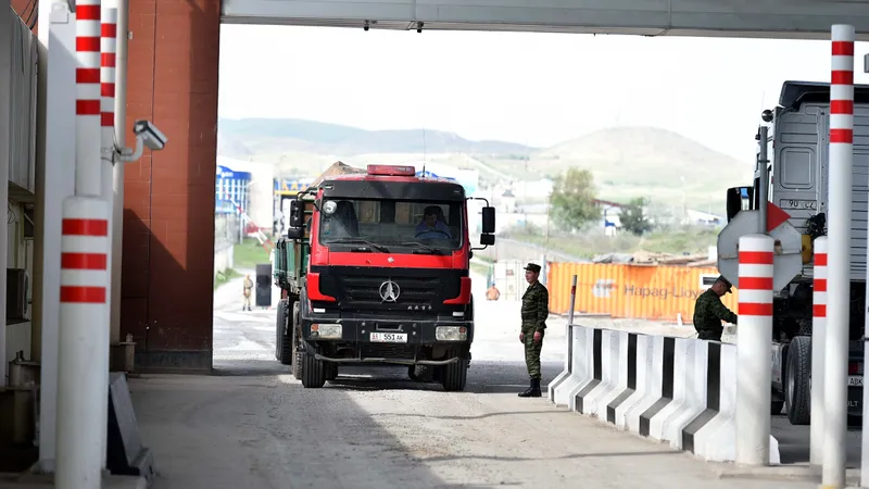 КПП Ак-Тилек на кыргызско-казахстанской границе, контрольно-пропускной пункт Ак-Тилек, пункт пропуска КПП Ак-Тилек, пункты пропуска, пограничная служба Кыргызстана, пограничная зона, пограничные зоны, граница Кыргызстана и Казахстана, границы Кыргызстана и Казахстана, границы КР и РК, граница КР и РК