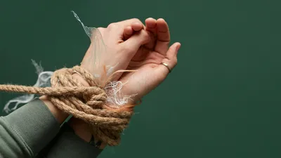 Трудовое рабство, эксплуатация труда, эксплуатация людей, похищение людей, рабство, принудительный труд, торговля людьми 
