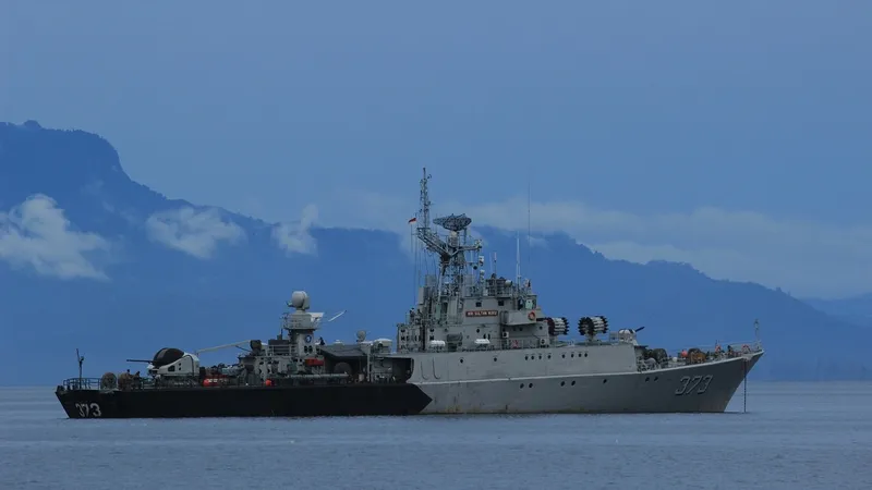Военный корабль в море