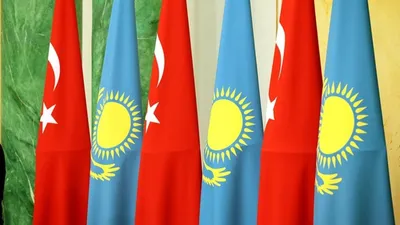 Флаги Казахстана и Турции