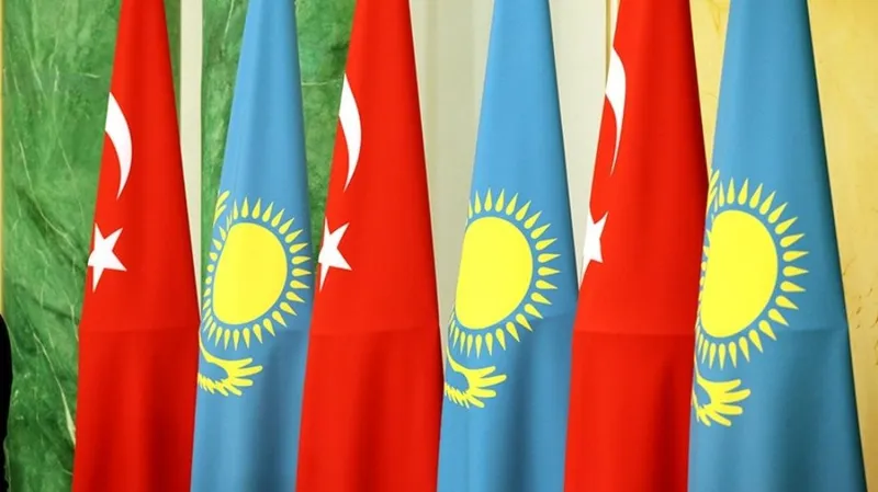 Флаги Казахстана и Турции