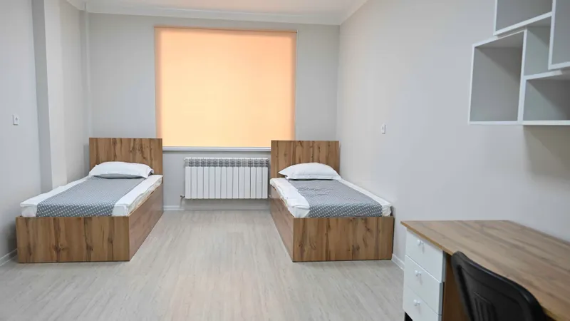 Общежитие, студенческое жилье, студенты, комната студентов, комната студента