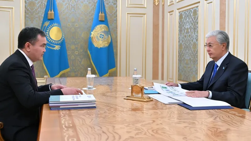 президент Казахстана Касым-Жомарт Токаев, аким города Астана Женис Касымбек