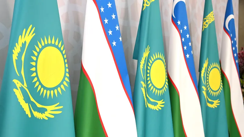 Флаги Узбекистана и Казахстана, флаги Узбекистана и РК