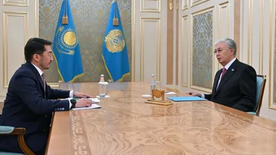 президент Казахстана Касым-Жомарт Токаев и министр исскусственного интеллекта Жаслан Мадиев