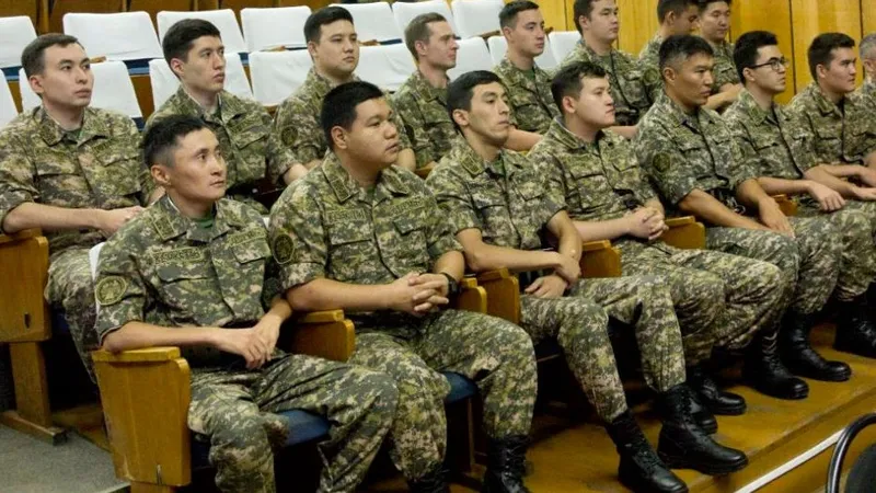 Военнослужащие на лекции