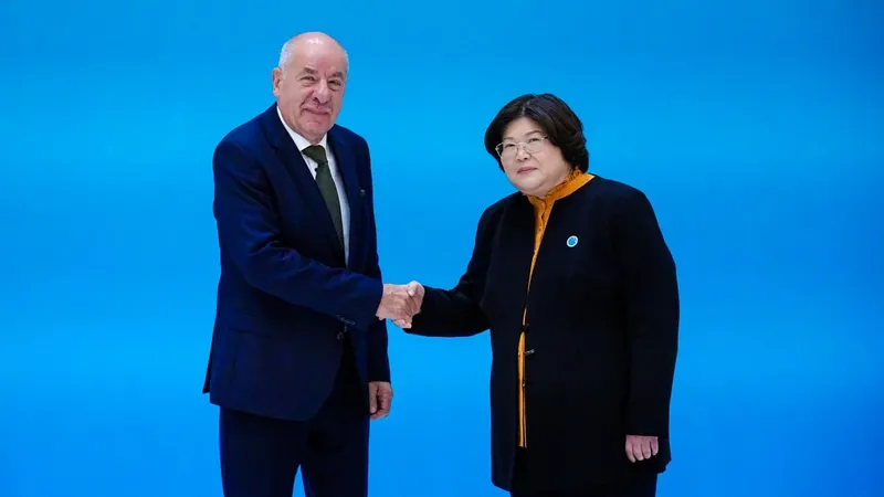 председатель Конституционного суда РК Эльвира Азимова, президент Венгрии Тамаш Шуйок