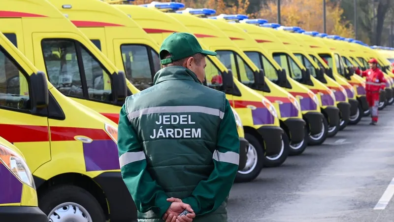 Скорая помощь, медицинская служба, машина скорой помощи, машины скорой помощи, автомобиль скорой помощи, карета скорой помощи, бригада скорой помощи