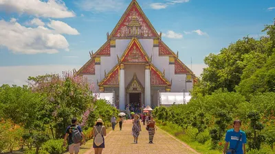 туристы, храм