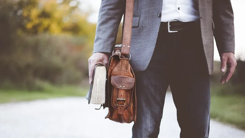 портфель, книга