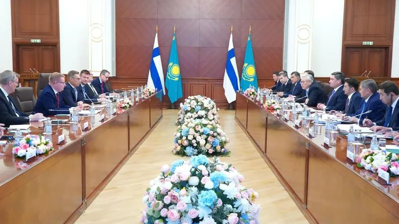 Финляндия, Казахстан, встреча представителей