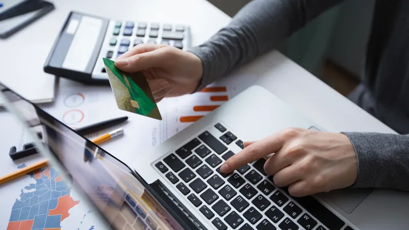 Банковская карта, платеж по карте, оплата по карте, банковские карты, банковская карточка, банковские карточки, кредитная карта, кредитные карты, кредитная карточка, кредитные карточки, платеж по карте, платежи по карте, кредит, кредитование, займ, долг