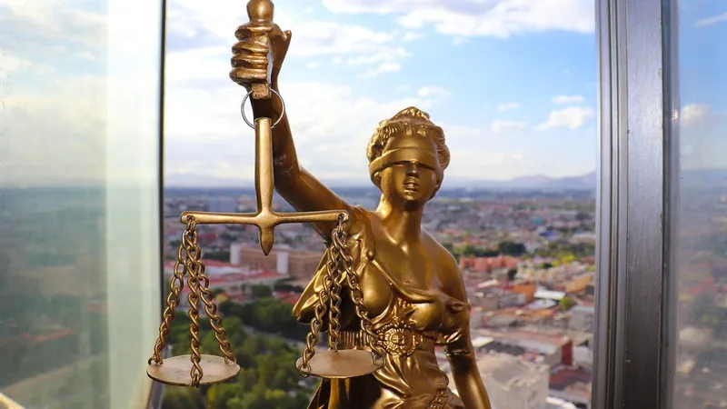 правосудие, закон