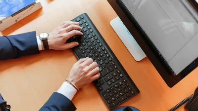 бизнесмен, компьютер