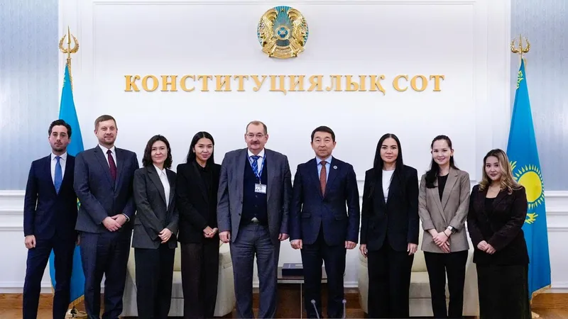 зампредседателя Конституционного суда Бакыт Нурмуханов, глава ОБСЕ в Астане Алексей Рогов