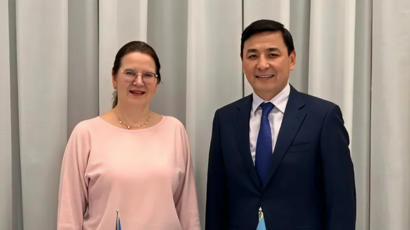 Алтай Кульгинов, Лийза Пакоста