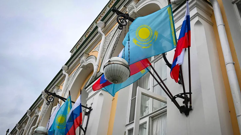 Россия и Казахстан, РФ и РК, флаги России и Казахстана, флаги РФ и РК, Казахстанско-российские отношения, отношения России и Казахстана