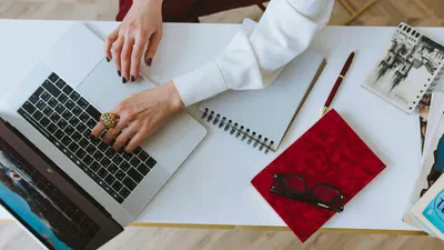 Ноутбук, работа за ноутбуком, дистанционная работа, работа на ноутбуке, удаленная работа, фриланс