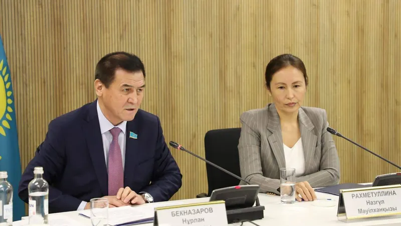 председатель комитета Сената Нурлан Бекназаров, председатель судебной коллегии Верховного суда Назгуль Рахметуллина