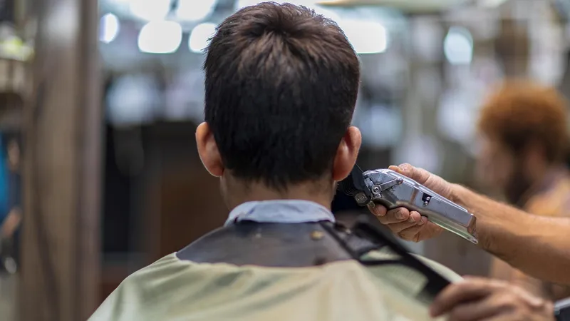 Парикмахерская, мужская стрижка