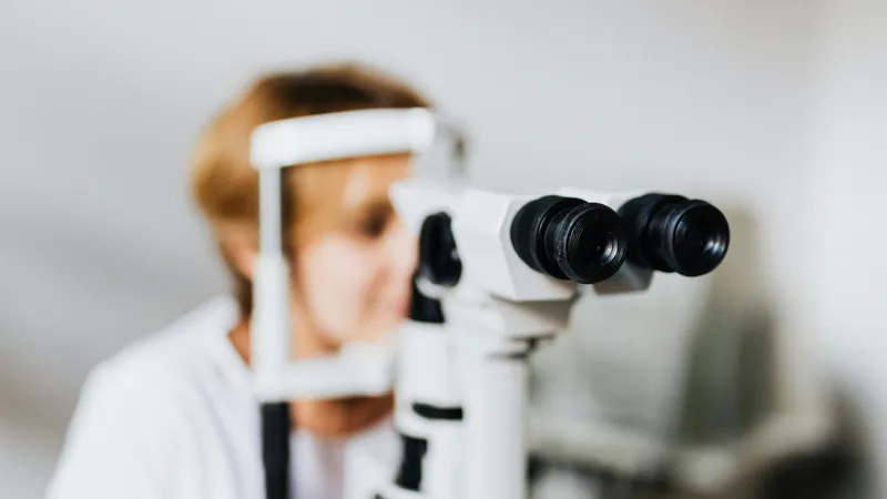 Коррекция зрения, офтальмолог