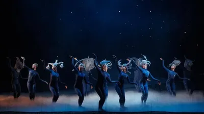 Театр, спектакль, артисты на сцене