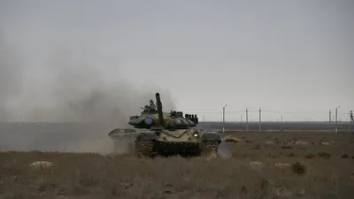 Танк, военнослужащие в танке