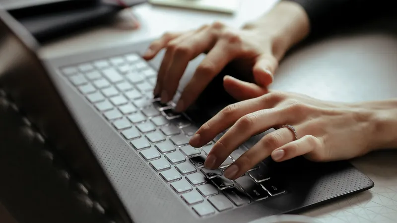 ноутбук, сотрудник