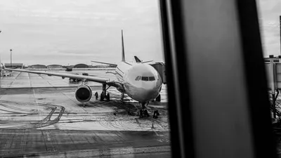 Непогода в аэропорту, снегопад, самолет, самолеты, неблагоприятные погодные условия, задержка рейса, задержка рейсов, нелетная погода, аэропорт зимой